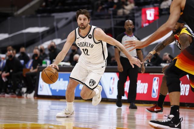 周鹏19分深圳不敌广东 洛夫顿43+18上海胜天津